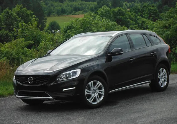 volvo v60 cross country dolnośląskie Volvo V60 Cross Country cena 73000 przebieg: 183000, rok produkcji 2017 z Dąbrowa Tarnowska